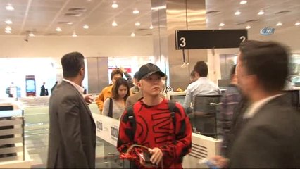 Atatürk Havalimanı'nda Güney Koreli Müzik Grubu İzdihamı