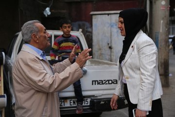 Bağlar'ın "Hükümet Kadın"ı Dilek Demir, 6 Erkek Rakibini Ezdi; Elinin Değdiği Yeri Güzelleştiriyor