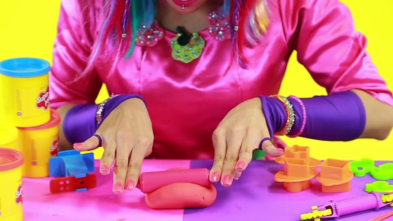 BRINCANDO DE MASSINHA PLAY DOH QUADRINHO ☺ BONECA BIBI