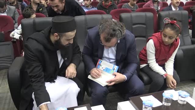 Siirt'te Bilinçli Aile İdeal Gençlik Konulu Konferans