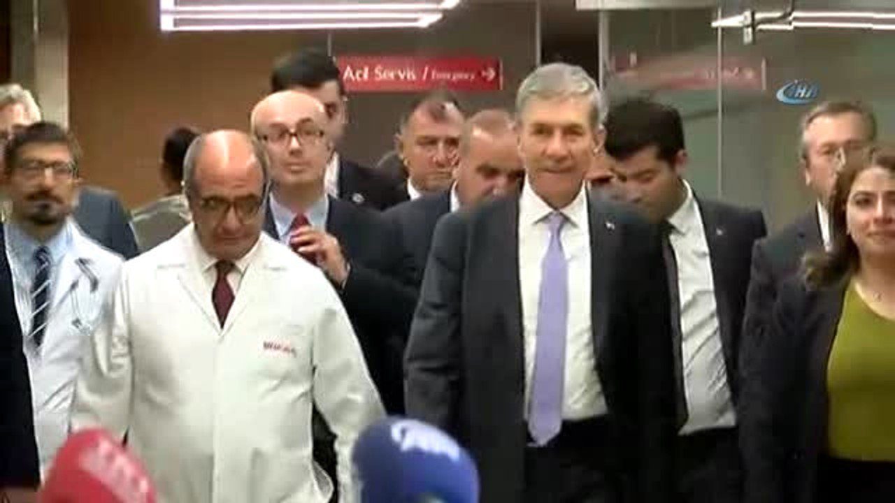 Sağlık Bakanı Ahmet Demircan, Naim Süleymanoğlu'nu Hastanede Ziyaret Etti