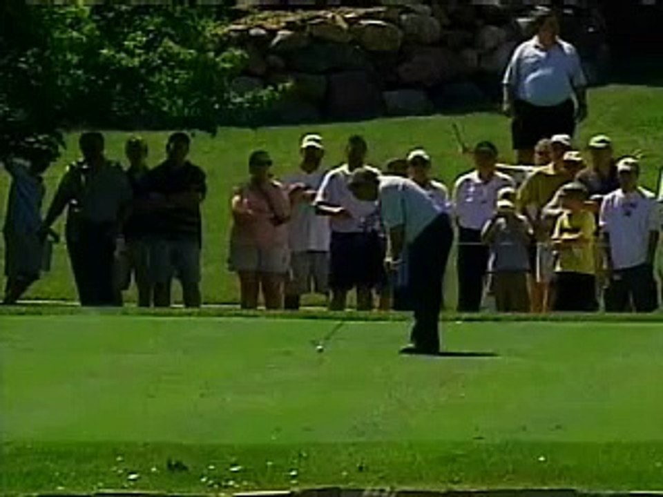 Coup de fou au golf : d'un coup de 50 mètres avec l'aide du gazon !