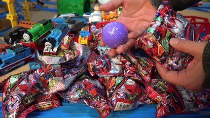 仮面ライダードライブ入浴剤１２個　びっくら？たまご＆きかんしゃトーマス・ダンカン・パーシー　Bath Ball & Thomas Duncun Percy