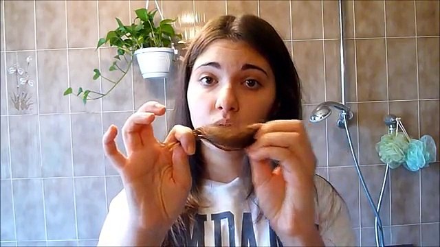 Come tagliarsi i Capelli da soli: Spuntare in modo semplice e veloce