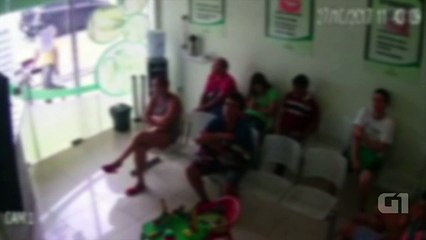 Vídeo mostra dois homens armados assaltando pacientes em João Pessoa
