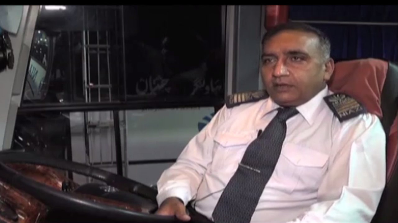 SRI LANKAN team ko humle say BACHANAY walay BUS DRIVER kie KHUWAISH