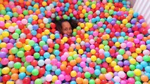 Bad Baby Orbeez Bath Party Spa - Ball Pits - Giant Spiders Attack Girl Compilation Videos
