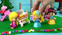 PEPPA PIG ENSEÑA A LOS BEBES DE LAS PRINCESAS PINYPON BLANCANIEVES Y CENICIENTA A USAR EL BAÑO.