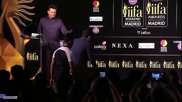 32.Salman Khan, Priyanka Chopra, Deepika Padukone, Sonakshi Sinha, Shahid, Tiger at IIFA