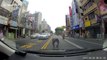 Sauvetage d'un chaton perdu au milieu de la route par un conducteur en Chine !