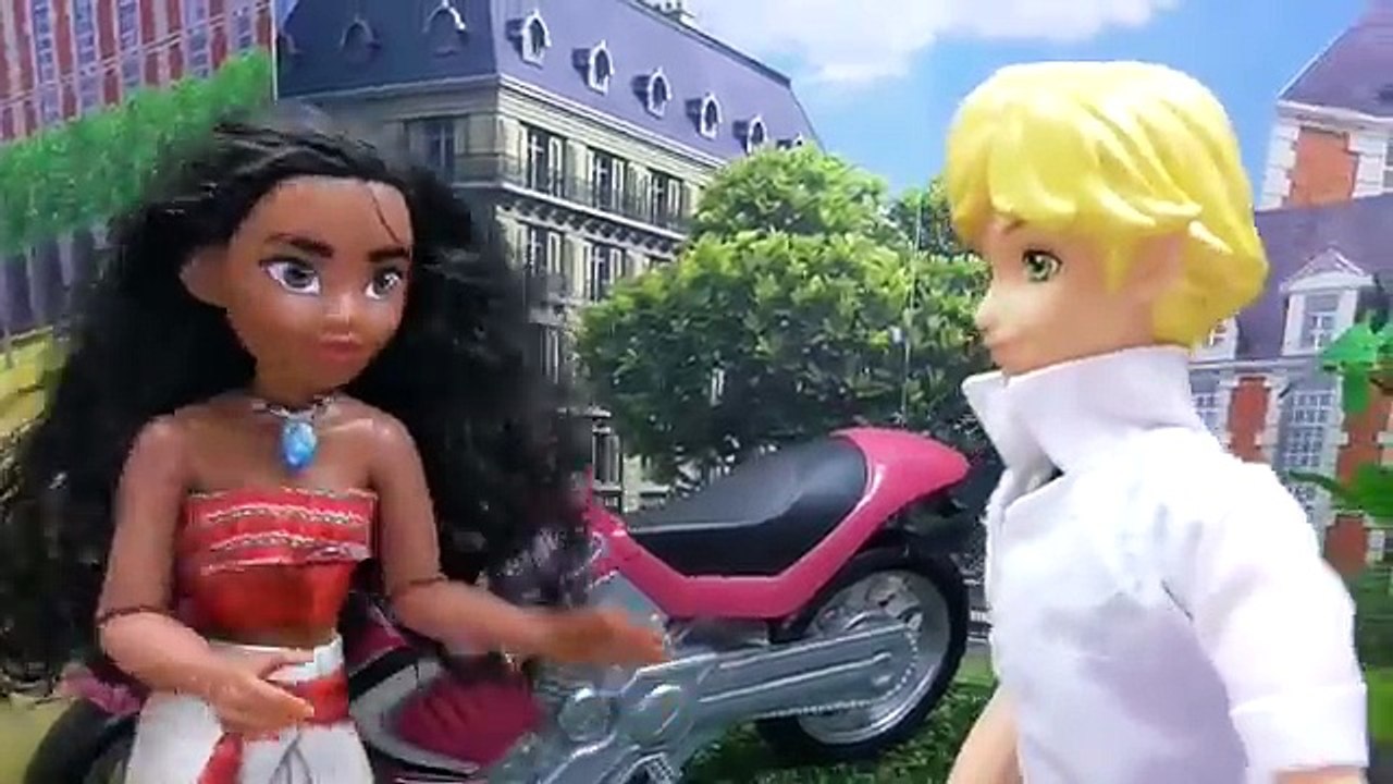 Moana tiene un accidente | Episodio con muñecas miraculous ladybug