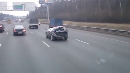 Et oui cette voiture en piteux état roule encore