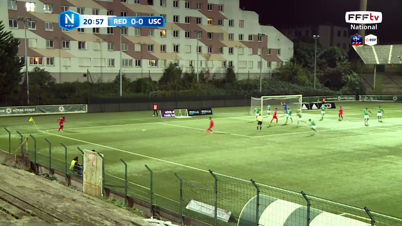 Corner dégagé par la défense audonienne, repris par une frappe trop haute