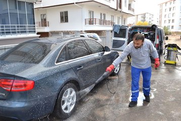 Dükkan Açamayınca Mobil Oto Yıkamacı Oldu