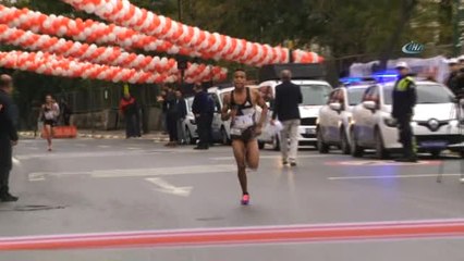 Tekerlekli Sandalyeli Kızı ile Cumhuriyet Koşusunda Yarıştı