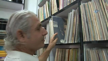 Eşinden Gizli Biriktirdiği Paralarla Plak Koleksiyoneri Oldu