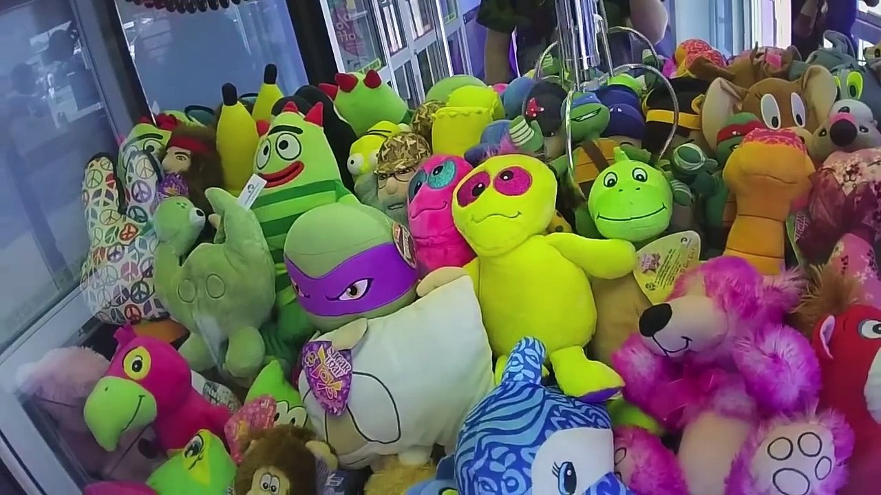 Teenage Mutant Ninja Turtles Claw Machine MADNESS! PART 1