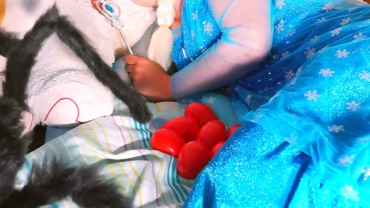 ELSA needs to PEE! Spiderbaby Joker TOILET Prank Spiderman Superhero Clay Animation Cartoon for Kids