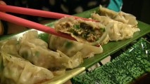 Pan-fried Dumplings & Lemonade | 餃子 | Potstickers | Gyoza | ぎょうざ : ASMR / Mukbang ( Eating Sounds )