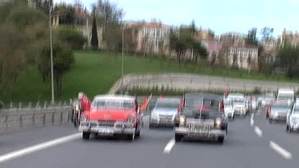 Klasik Otomobilciler 15 Temmuz Şehitler Köprüsü'nde "Cumhuriyet Turu" Yaptı