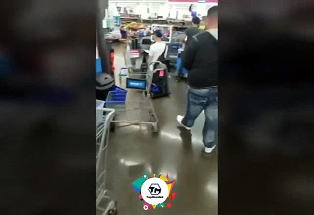 Bad Bunny Es Sacado en una “Ambulancia Luego de Sufrir un Desmayo” en Un Concierto En Panamá