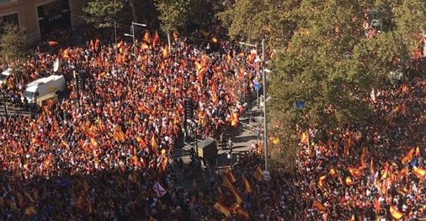 Tens of Thousands Demonstrate in Barcelona in Support of Spanish Unity