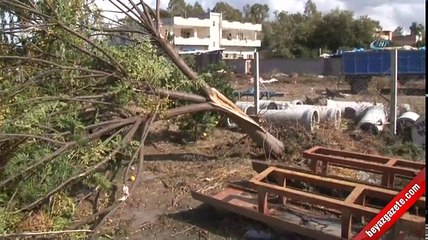 Hortum 80 saniyede mahalleyi savaş alanına çevirdi... O anlar kamerada