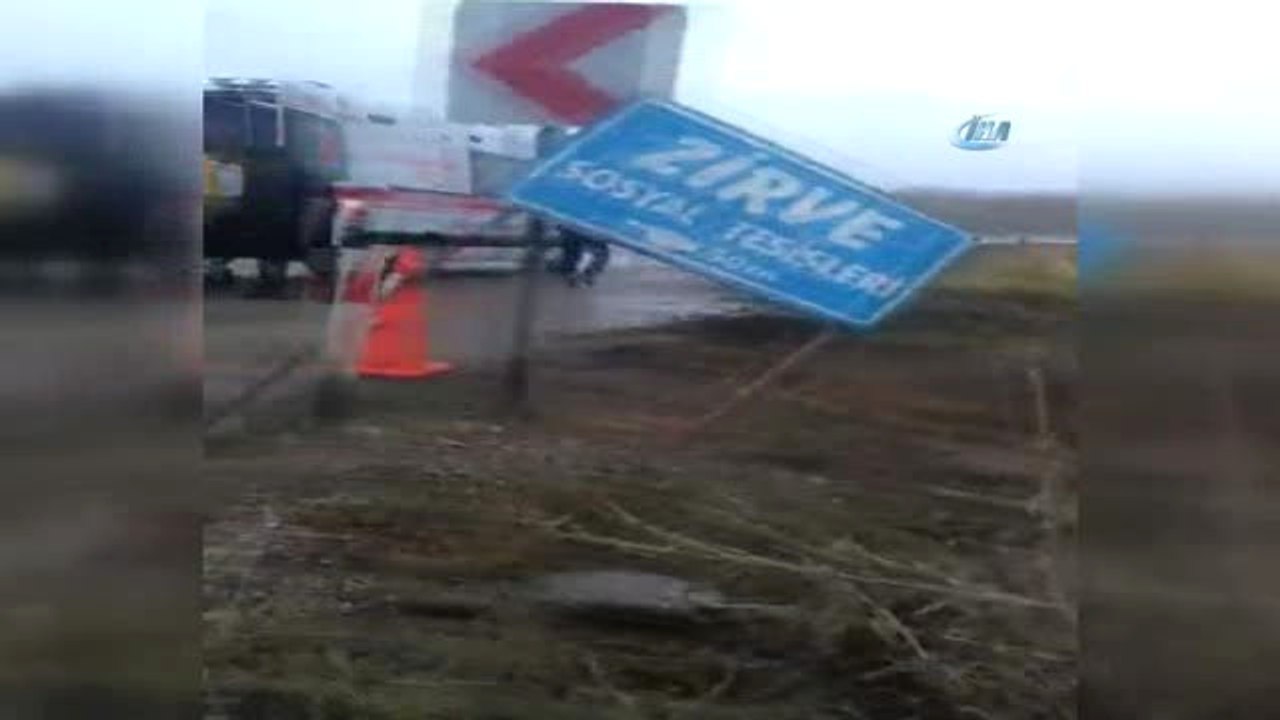 Beypazarı'nda İşçi Servisi Kaza Yaptı: 19 Yaralı
