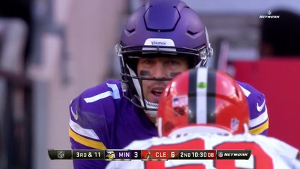 Minnesota Vikings wide receiver Adam Thielen brings down 22-yard grab