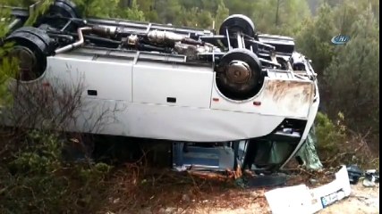 Turistleri Taşıyan Tur Midibüsü Şarampole Devrildi: 20 Yaralı