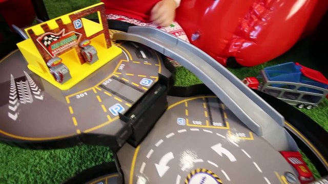 ✰ Тачки Дисней Молния Маквин Giant Egg Surprise Disney Pixar Cars Lightning McQueen