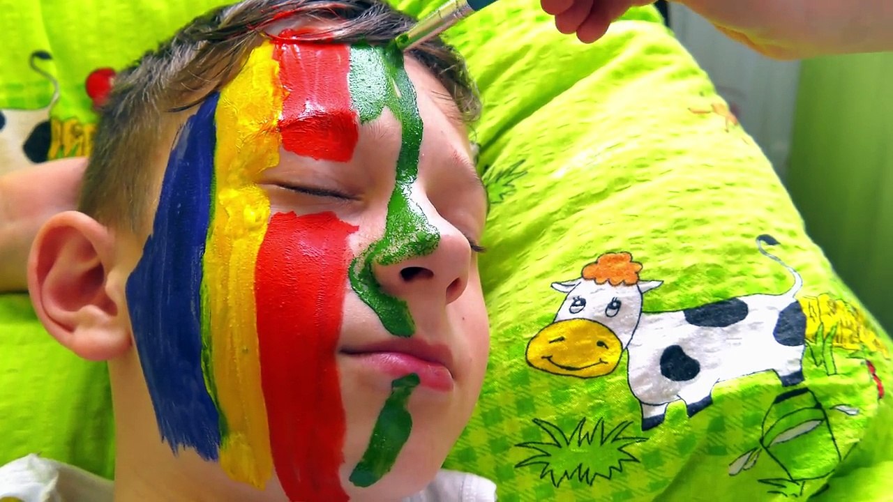 СУМАСШЕДШИЙ ПРАНК! РАССКРАСИЛА СПЯЩЕГО БРАТА! ОН МЕНЯ ЧУТЬ НЕ ПРИБИЛ! СМЕШНЫЕ РОЗЫГРЫШИ