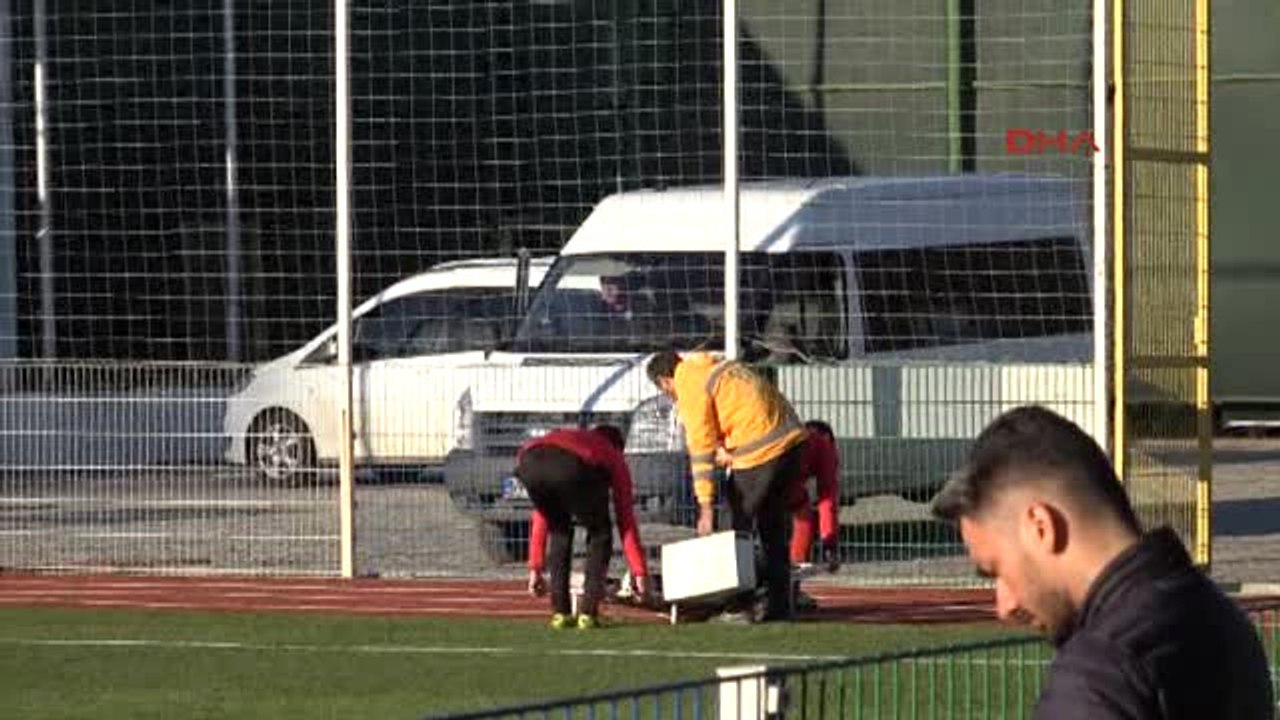 Sakatlanan Futbolcu Sedye Üzerinde Dakikalarca Ambulans Bekledi