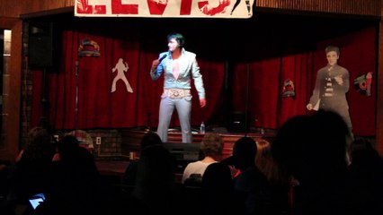 Bryan Troy sings 'Suspicious Minds' Dad's Place 2017