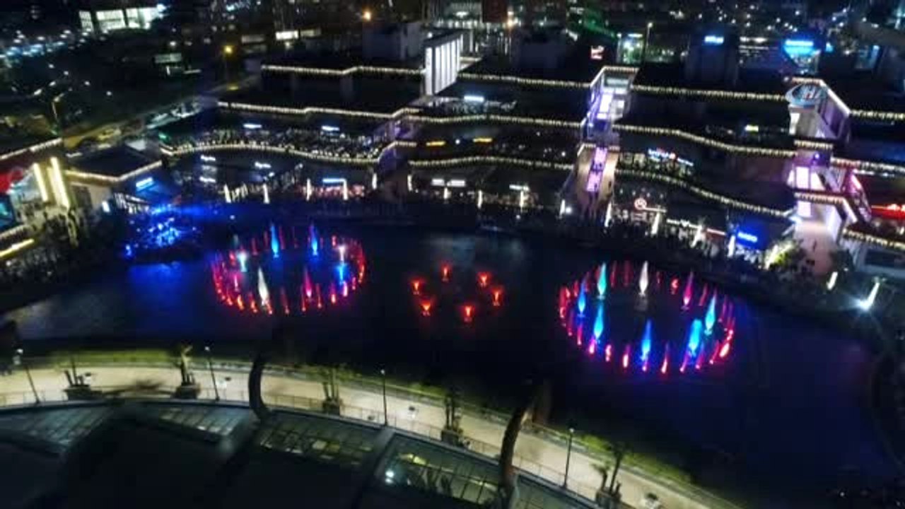 Ataşehir'de Cumhuriyet Bayramı İçin Gerçekleştirilen Su, Ateş ve Lazer Gösterisi Havadan...