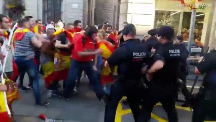 Spain_ Pro-union protesters take to streets of Barcelona
