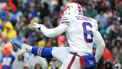 Colton Schmidt booms punt all the way to 1-yard line