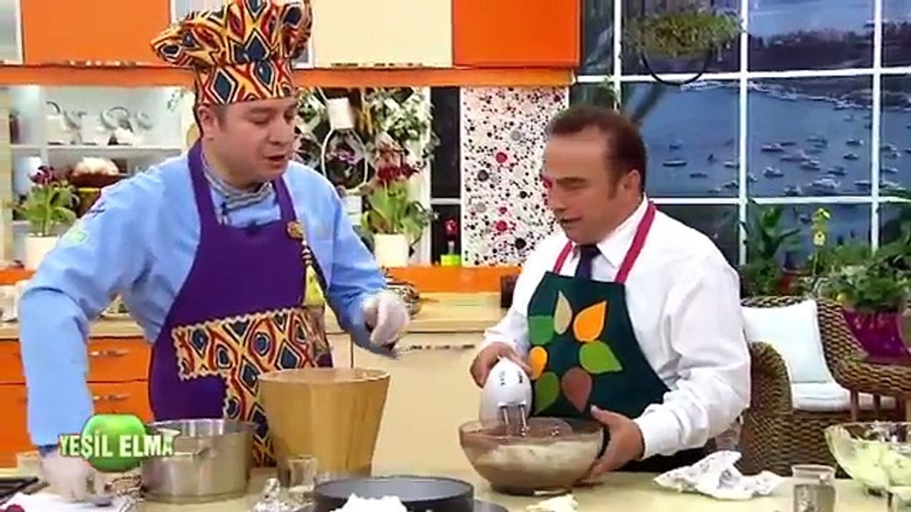 Oktay Usta - Yeşil Elma | Çikolata Soslu Pasta Tarifi