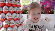 KINDER SURPRISE EGGS Christmas Tree Worlds Biggest Surprise. Frozen eggs and gifts