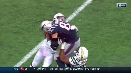 Brady floats ball to Gronkowski for 26 yards