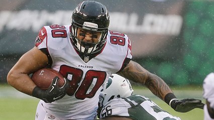 Ryan throws quick toss to Levine Toilolo under pressure to avoid sack