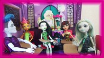 Misterio en la cafeterroría (Creepateria) - Video con juguetes y muñecas de Monster High