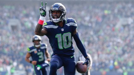 Paul Richardson stretches out to grab his second TD of the day