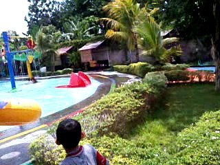 video- 1. Adelio Bermain Wisata Air Galaxy Water Park Yogyakarta 29 Oktober 2017