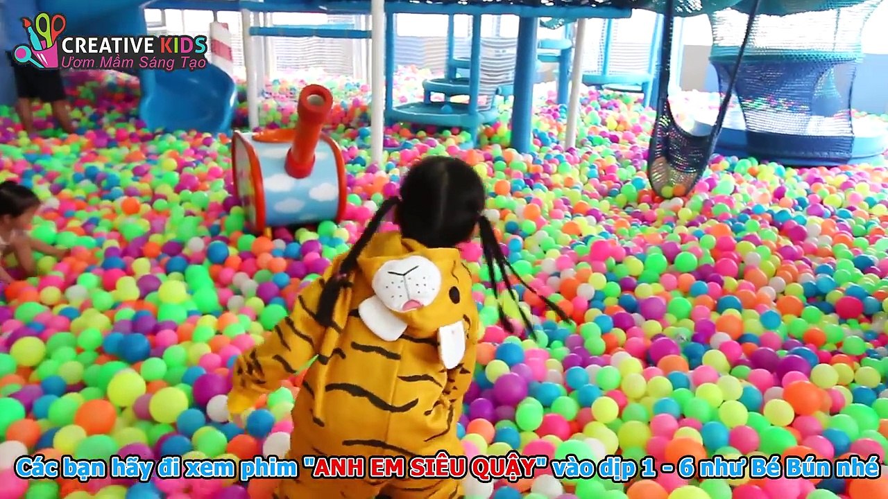 Bé Bún Biến Thành Con Hổ và Bé Bắp Hươu Cao Cổ Trong Phim : ANH EM SIÊU QUẬY – Đi Chơi Nhà Bóng