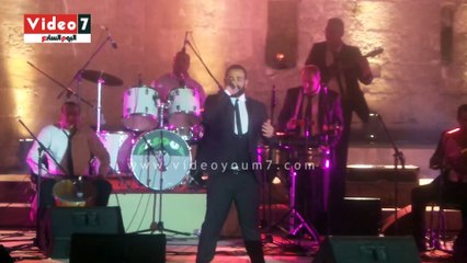 أحمد سعد يغنى "أشكى لمين" لايف