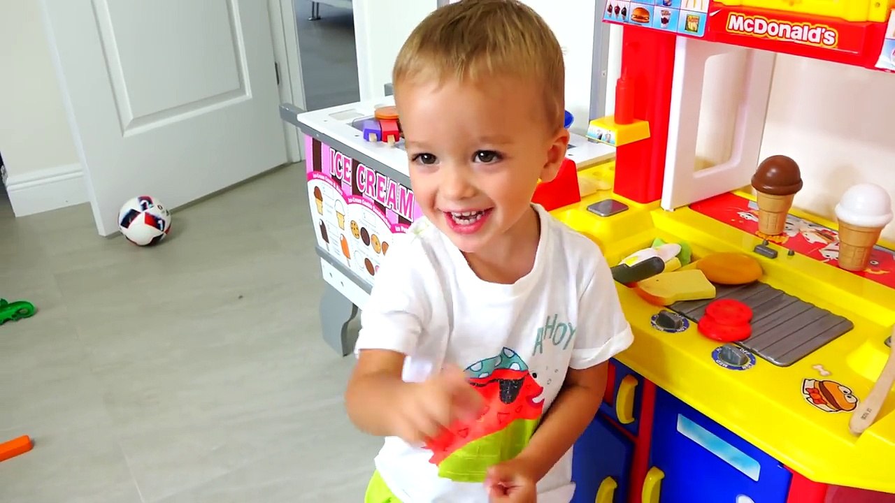 Bad Baby Упал со Шкафа Сrying Babies Accident! Kids Playing Doctor and Learn Colors with Bandage-6xoT5g9_iks