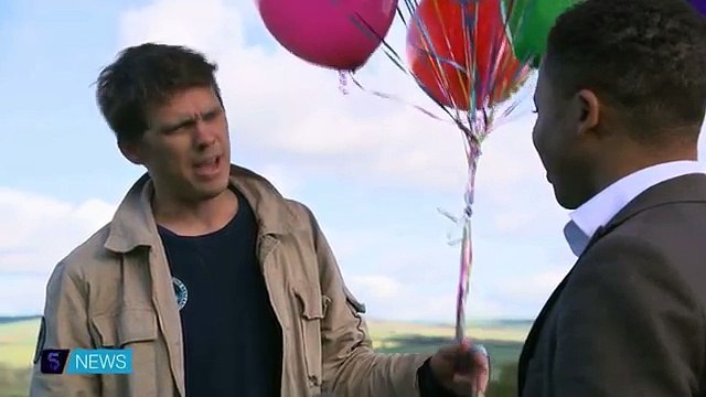 British adventurer flies using 100 helium balloons-pa_xVHN2beM