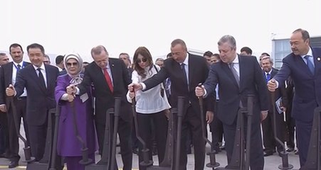 Erdoğan: Bakü-Tiflis-Kars Demiryolu 1 Milyon Yolcu, 6,5 Milyon Ton Yük Taşıyacak
