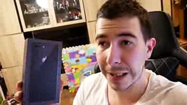 Самая провальная распаковка iPhone 8 за 3 минуты